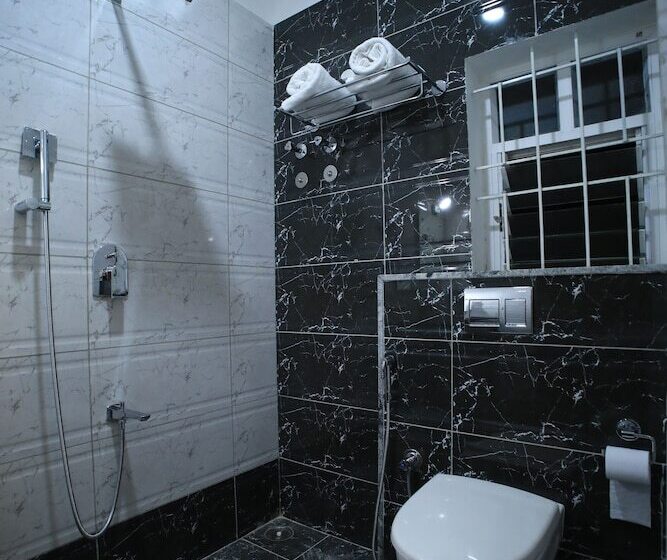 Domus Regency By Shrigo Hotels