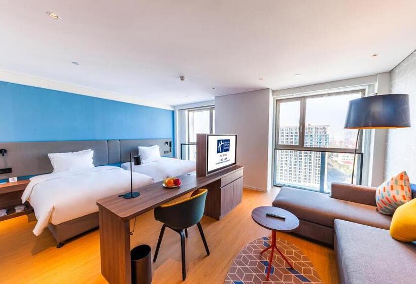 Otel Holiday Inn Express Shanghai Baoyang, An Ihg