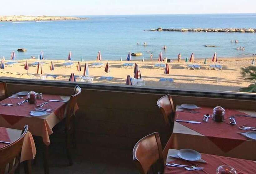 Corallia Beach Hotel Apartments