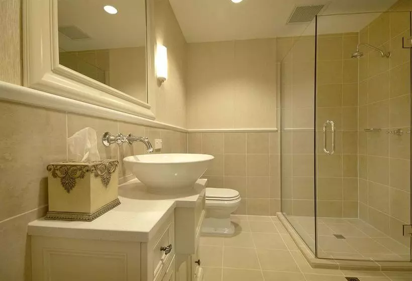 Отель Esplanade Queenstown By Staysouth