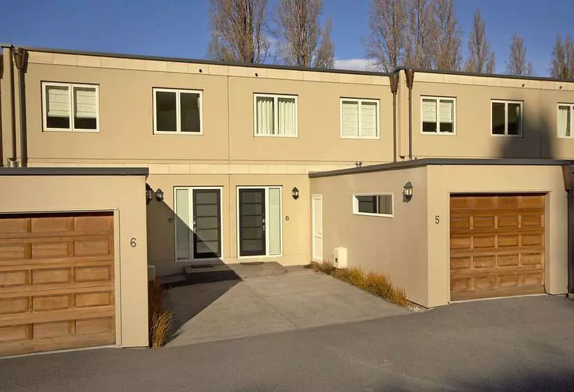 Отель Esplanade Queenstown By Staysouth