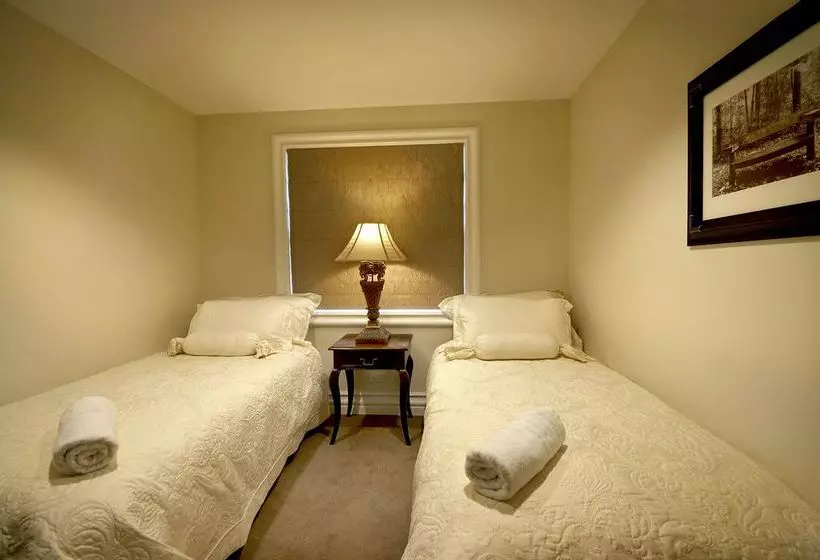 Отель Esplanade Queenstown By Staysouth