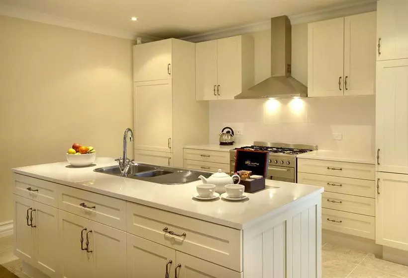 Отель Esplanade Queenstown By Staysouth