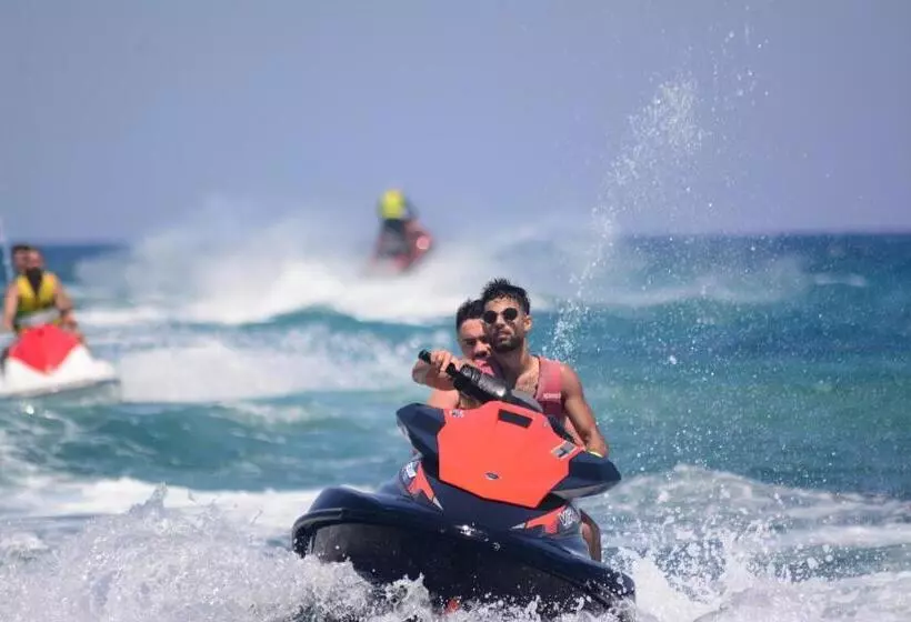 فندق Aeolos Beach Resort