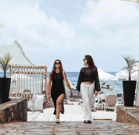 Hotelli Aeolos Beach Resort