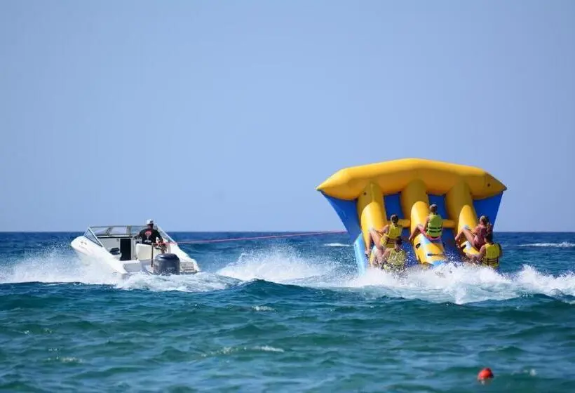 Hotelli Aeolos Beach Resort