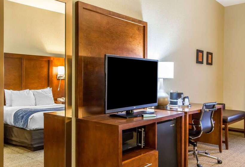 فندق Comfort Suites