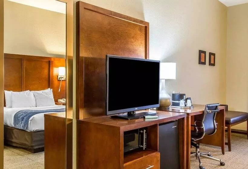 Отель Comfort Suites