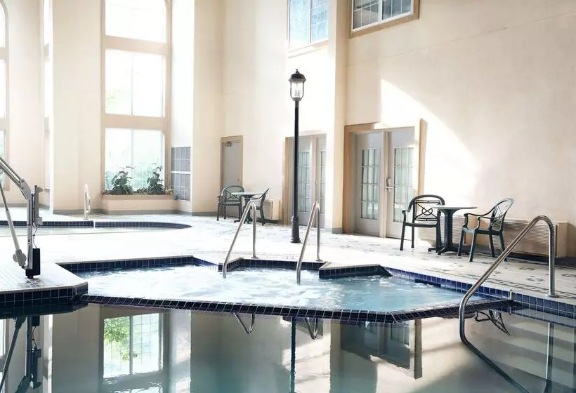 هتل Comfort Suites Milwaukee Airport