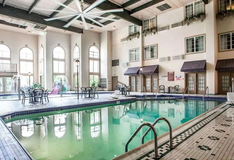 هتل Comfort Suites Milwaukee Airport