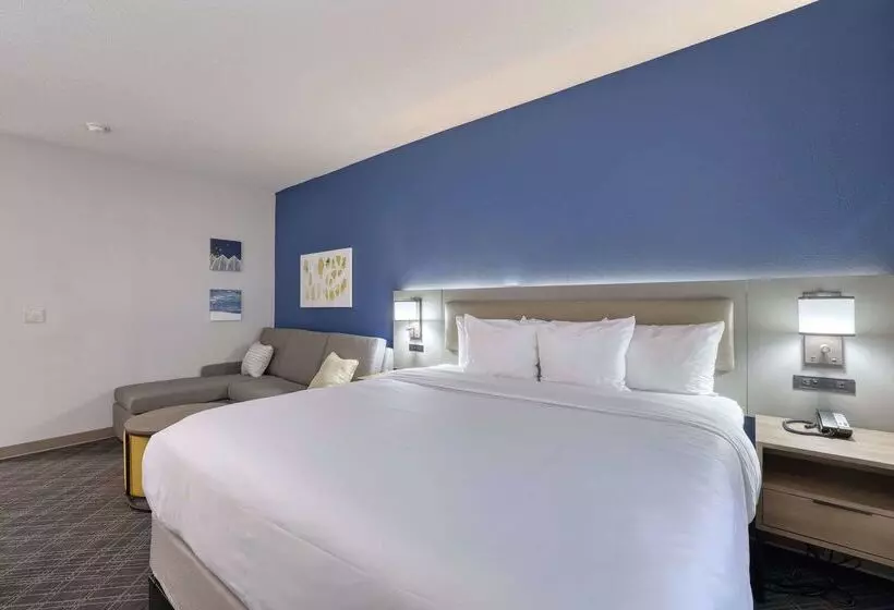 هتل Comfort Suites Milwaukee Airport