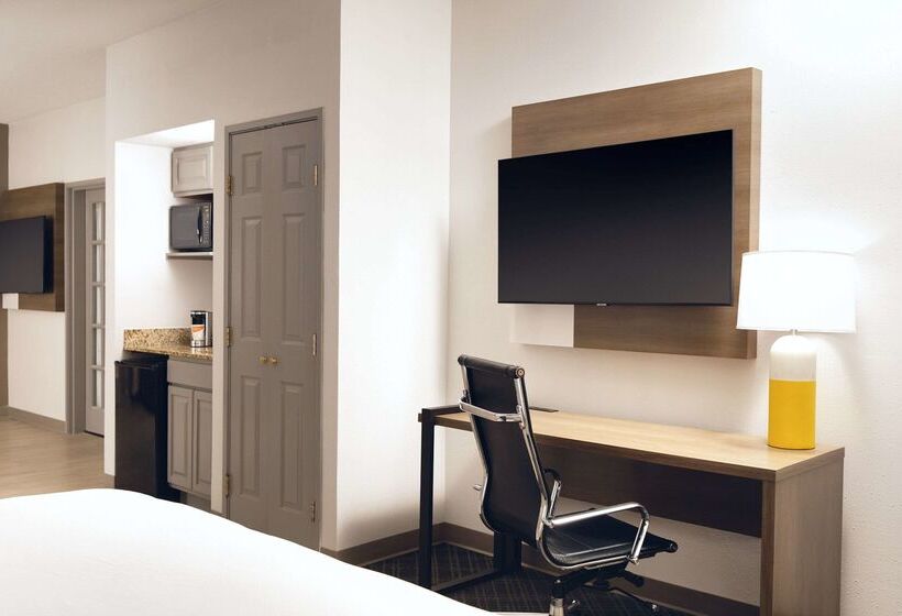 فندق Comfort Suites Milwaukee Airport
