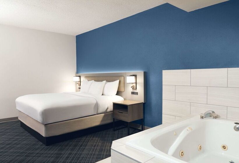 فندق Comfort Suites Milwaukee Airport