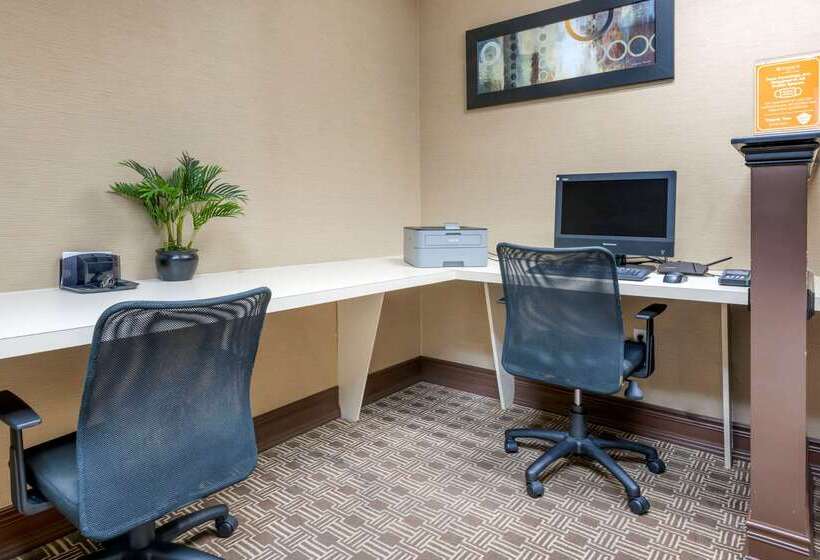 Отель Comfort Suites Ocala North