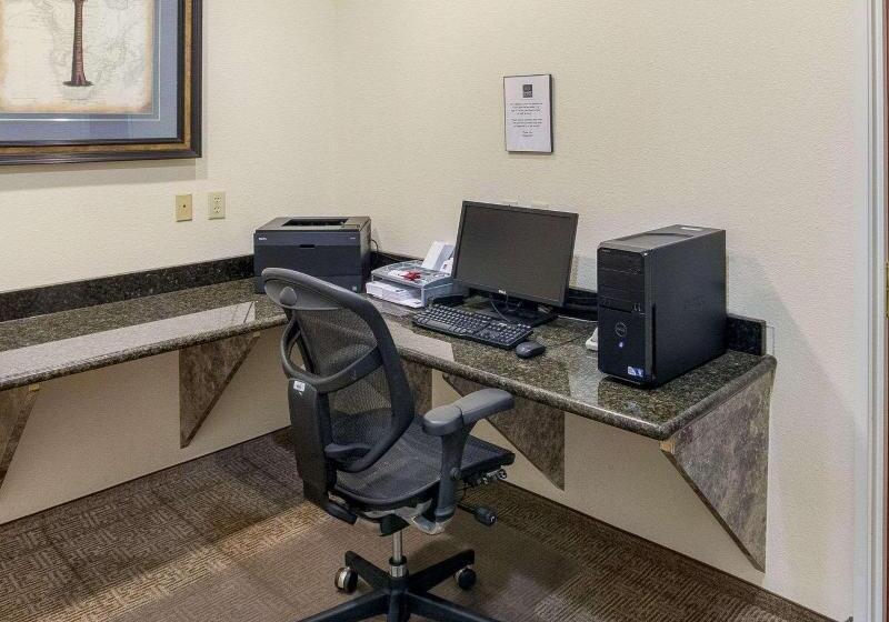 فندق Comfort Suites Plainview