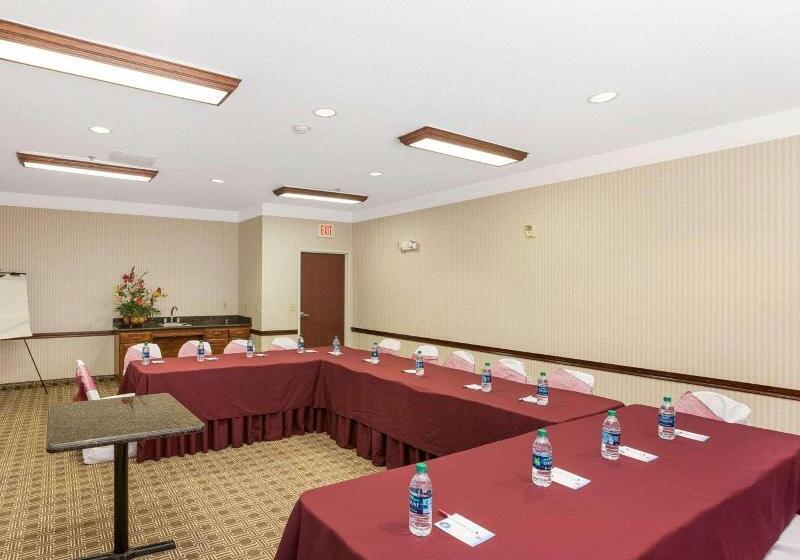 فندق Comfort Suites Plainview