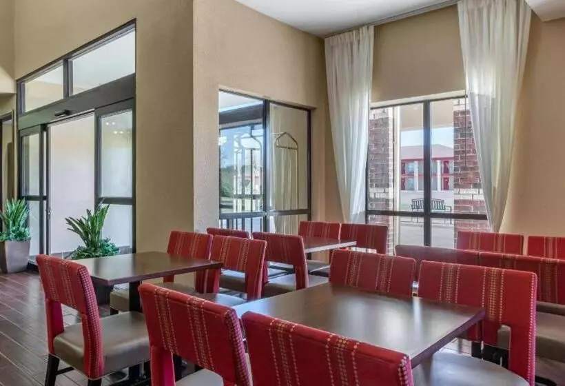 Otel Comfort Suites Plainview