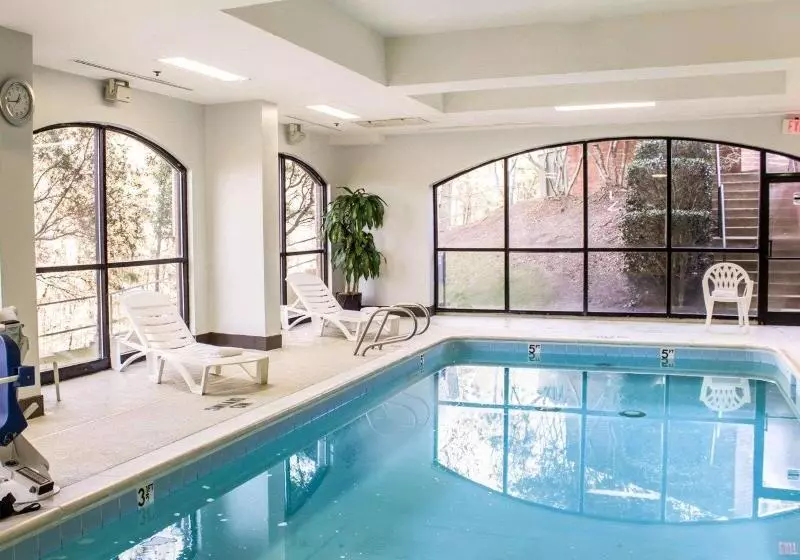 هتل Comfort Suites Regency Park