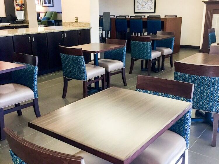 فندق Comfort Suites Regency Park