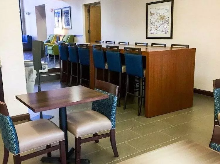 هتل Comfort Suites Regency Park