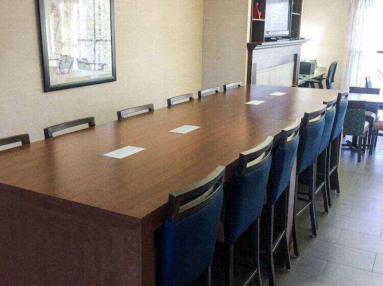 فندق Comfort Suites Regency Park