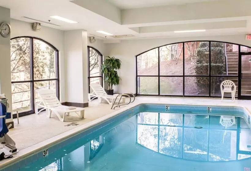 هتل Comfort Suites Regency Park