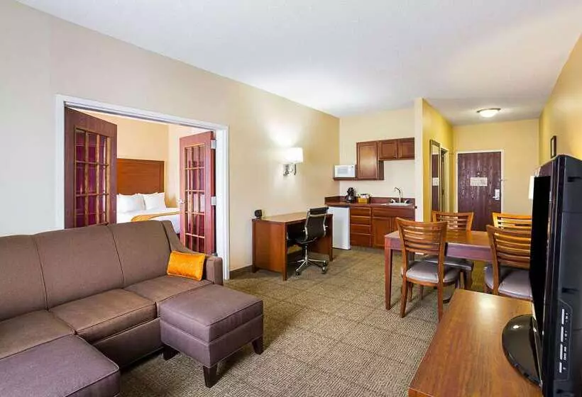 فندق Comfort Suites