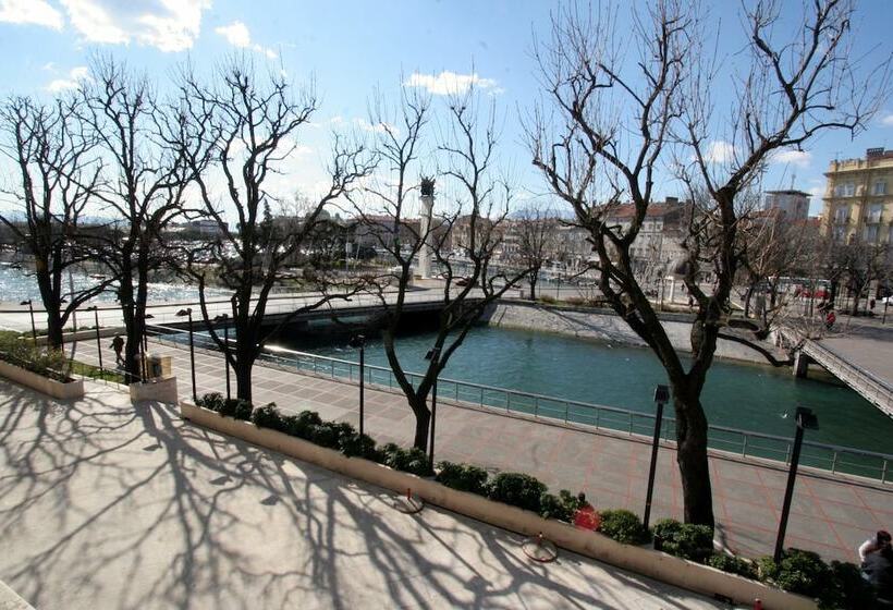 ホテル Continental