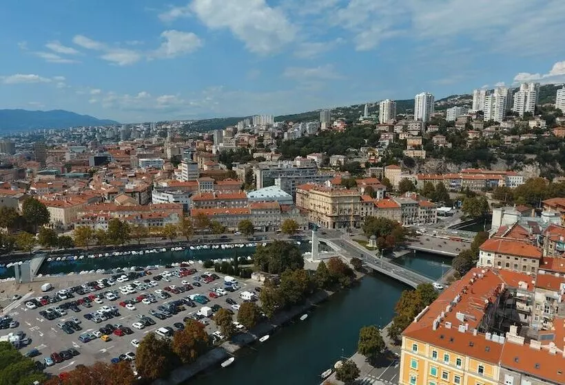 Отель Continental