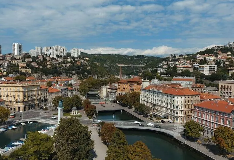 Отель Continental