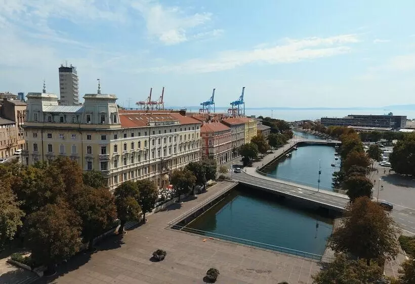 Отель Continental