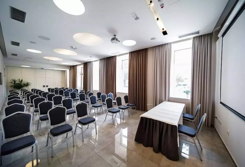 Отель Continental