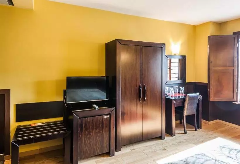 Hotel Ego   Free Parking   Top Central Location