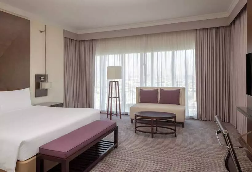 هتل Media Rotana Dubai