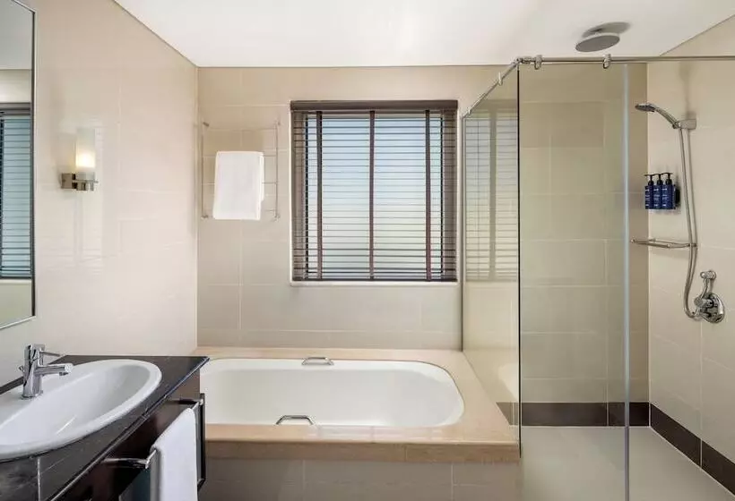 هتل Media Rotana Dubai