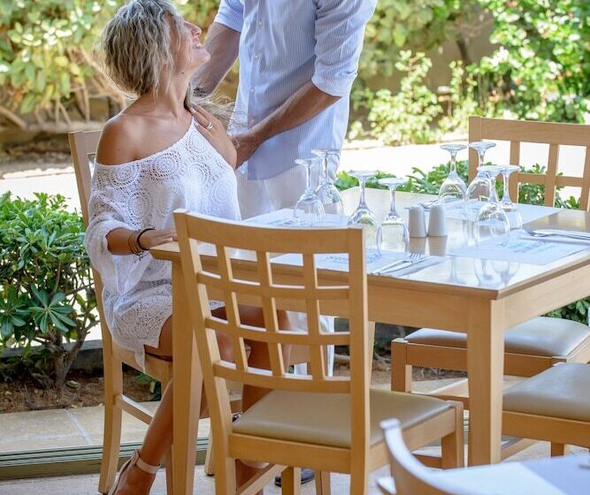 فندق Neptuno Beach