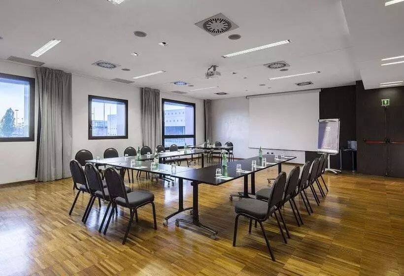 هتل NH Milano Fiera