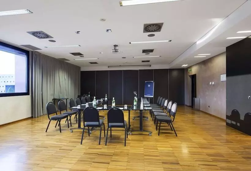 هتل NH Milano Fiera