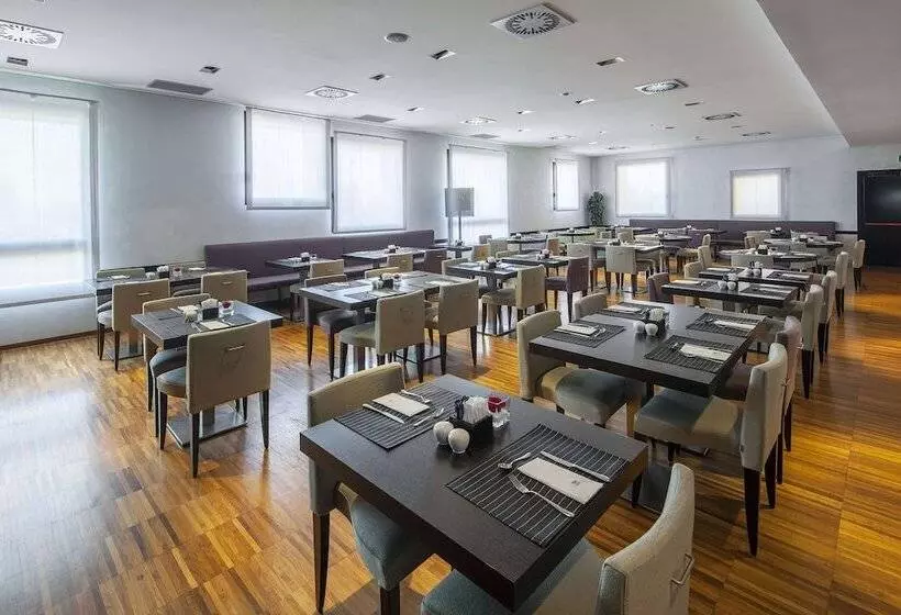 هتل NH Milano Fiera