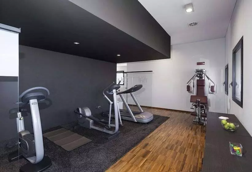 هتل NH Milano Fiera