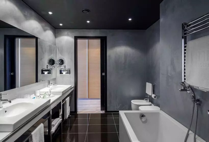 هتل NH Milano Fiera