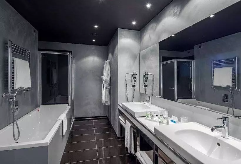 هتل NH Milano Fiera