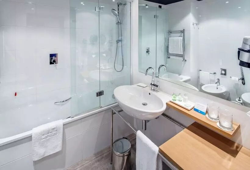 هتل NH Milano Fiera