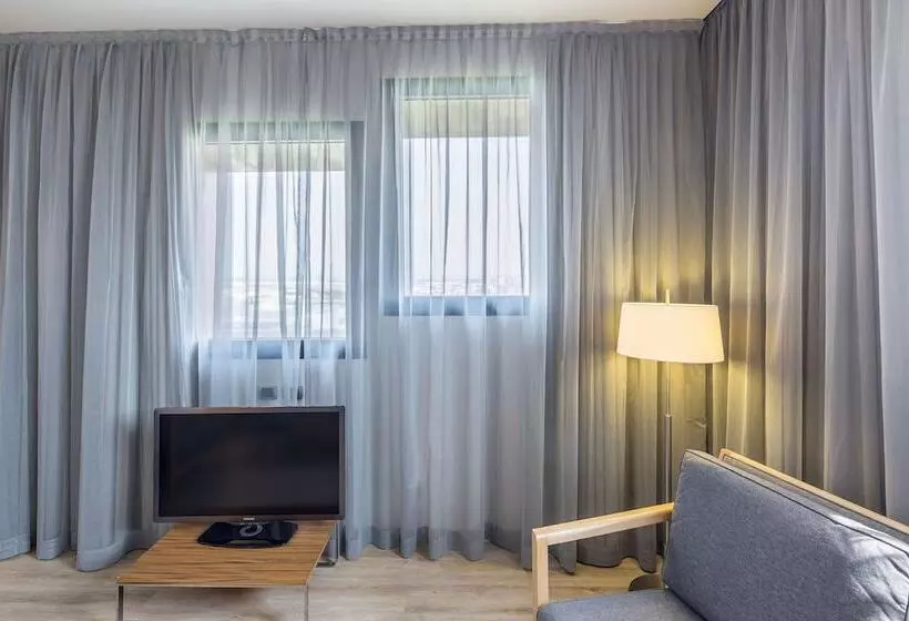 هتل NH Milano Fiera