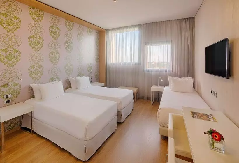 هتل NH Milano Fiera