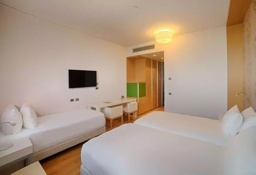 هتل NH Milano Fiera