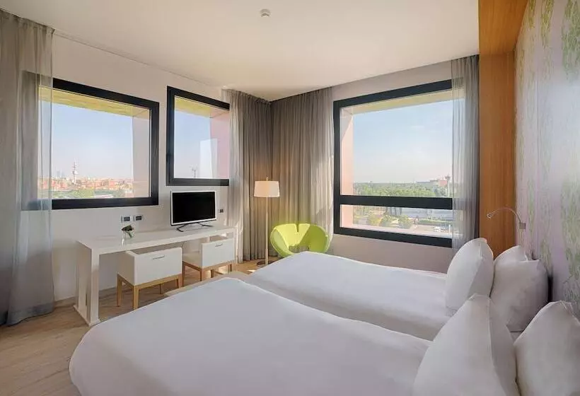 هتل NH Milano Fiera