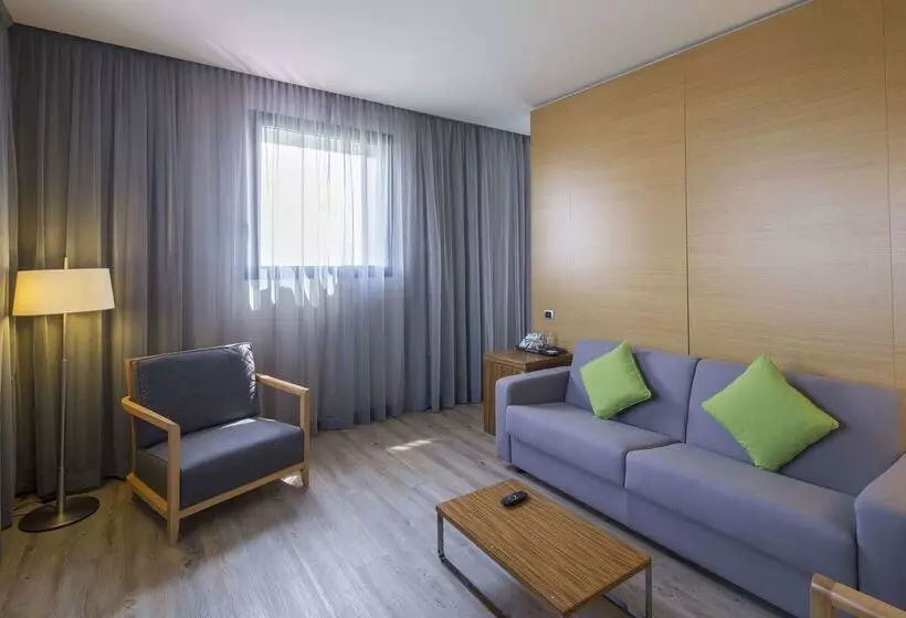 هتل NH Milano Fiera