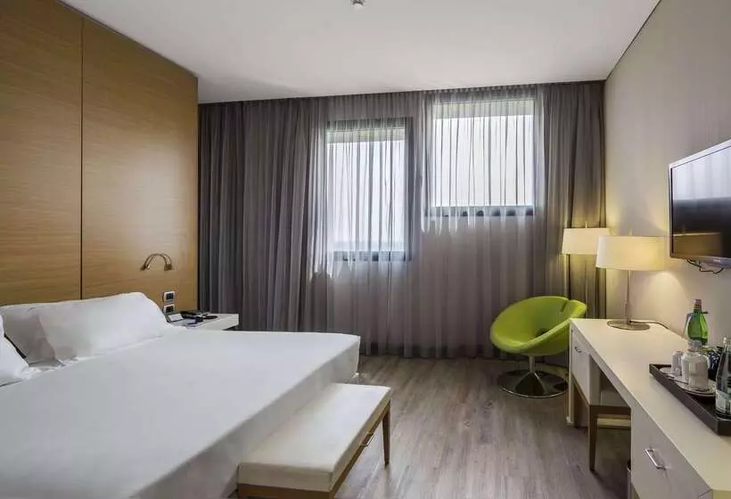 هتل NH Milano Fiera