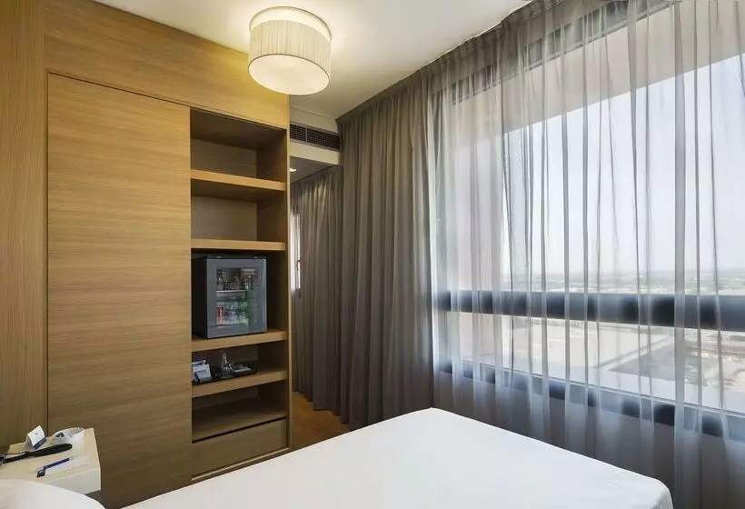 هتل NH Milano Fiera